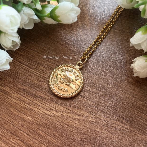 샤넬 No.5 코인 골드 목걸이
