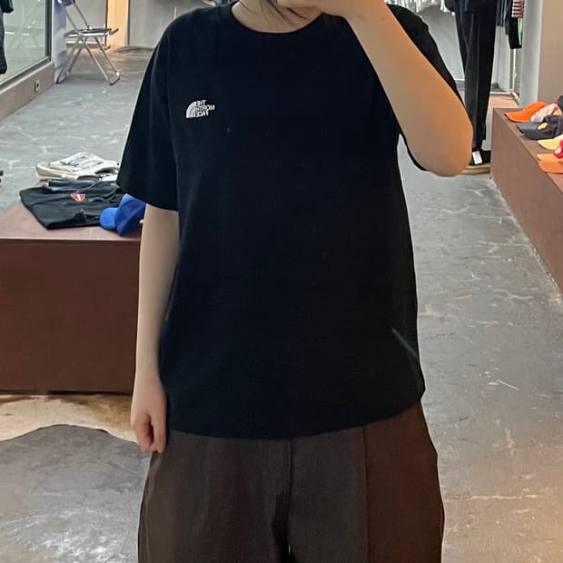 노스페이스 반다나 스퀘어 로고 블랙 반팔 H2837
