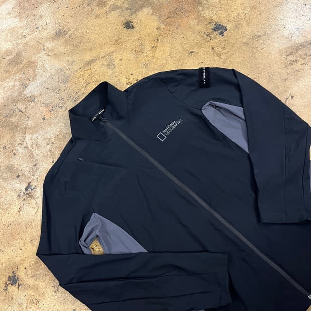 [정품/M] 내셔널지오그래픽 블랙 바람막이 점퍼 b18