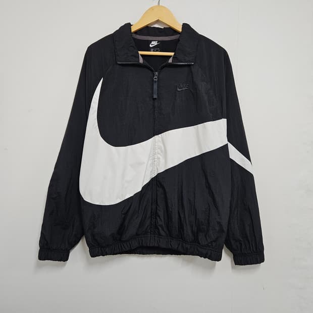 M 나이키 빅스우시 바람막이 검흰 범고래