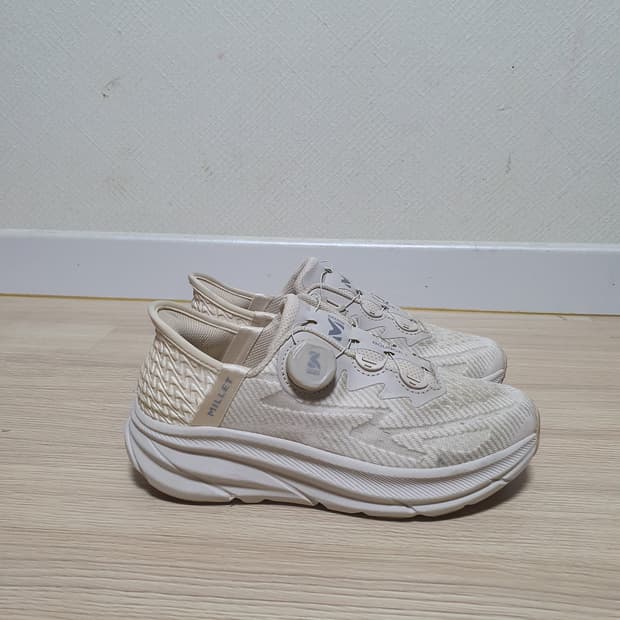 밀레 바운스 1 보아 워킹화 235