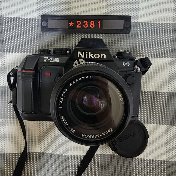 니콘 F-301 필름카메라 35-70mm 줌렌즈