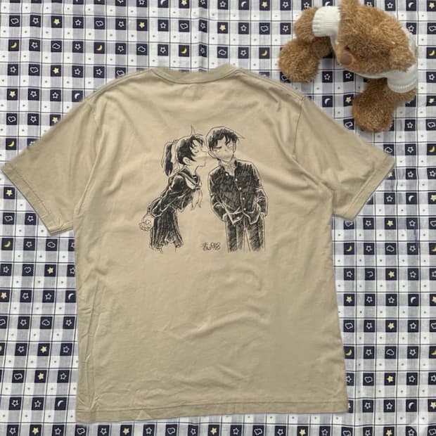 유니클로 UT 명탐정 코난 원화 애니프린팅 카즈하 헤이지 베이지 반팔티