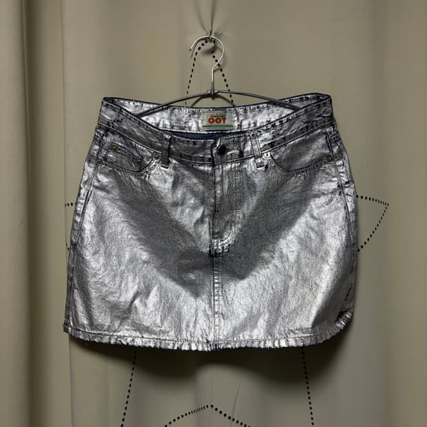 실버 크랙 미니스커트