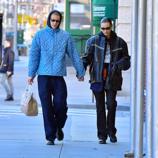 슈프림 22SS 스펠아웃 퀼티드 다운 자켓 슬레이트 색상