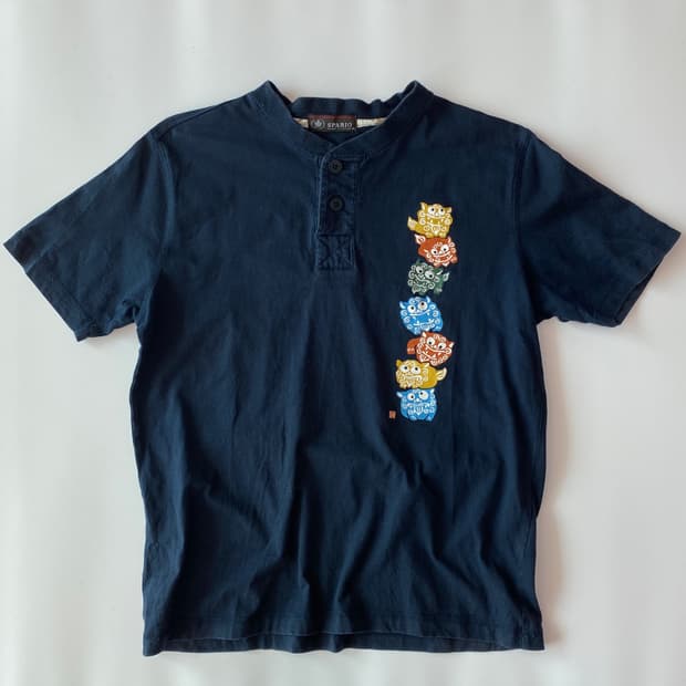 스파리오(SPARIO) 오키나와 시사 그래픽 헨리넥 반팔 티셔츠