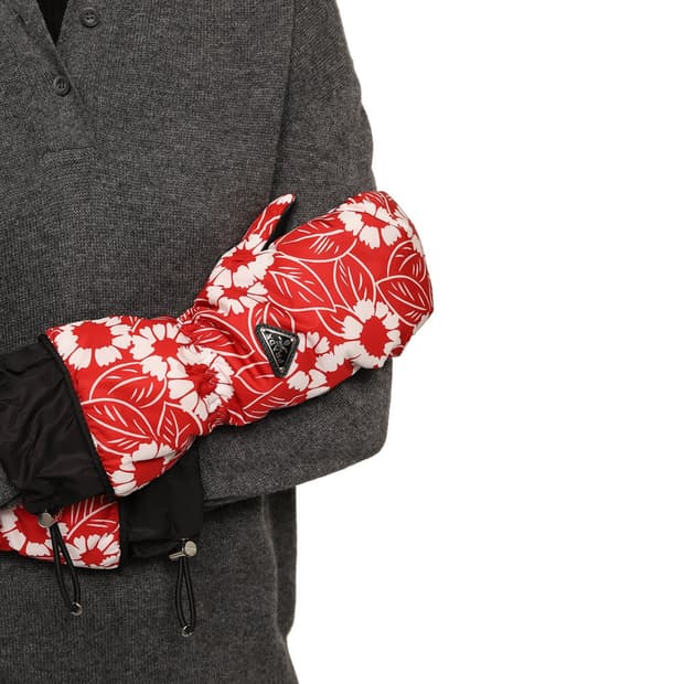 새상품 프라다 패딩 장갑 트라이앵글 로고 플라워 레드