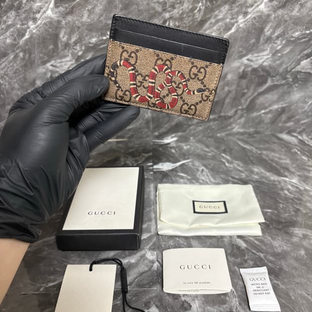 구찌 베스트리에 킹스네이크 카드지갑