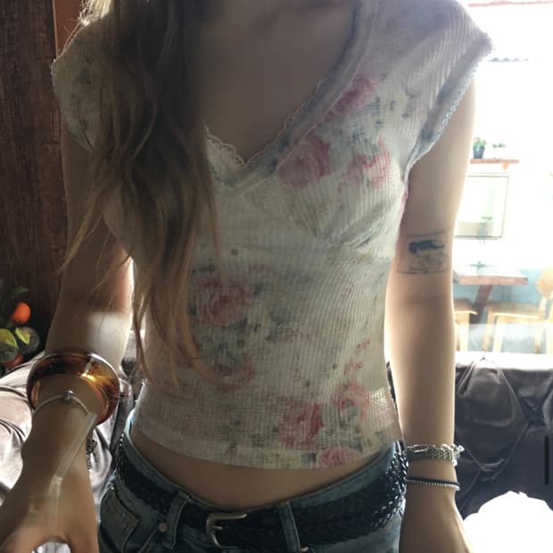 아워캐비넷 clue rose tee