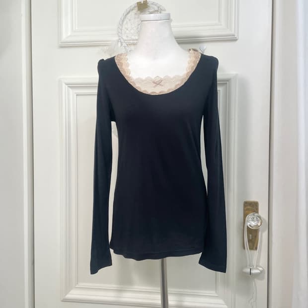 black cotton lace point long sleeve top