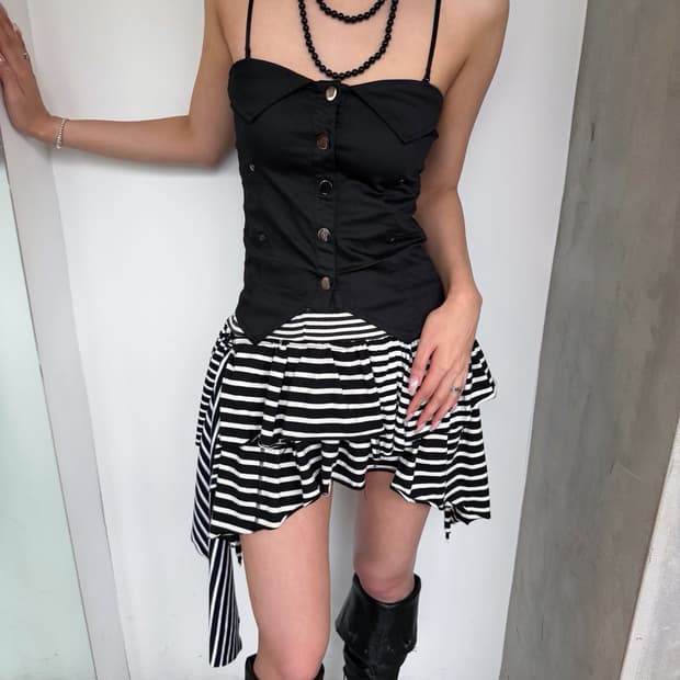 블랙 버튼 코르셋 탑