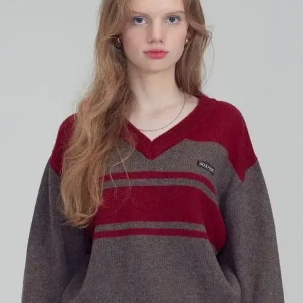 스컬프터 브이넥 울 니트