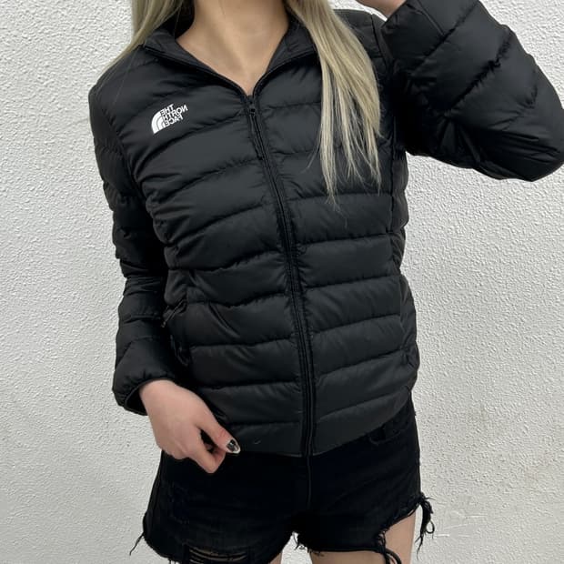 노스페이스 블랙 경량 패딩 S (여성용)