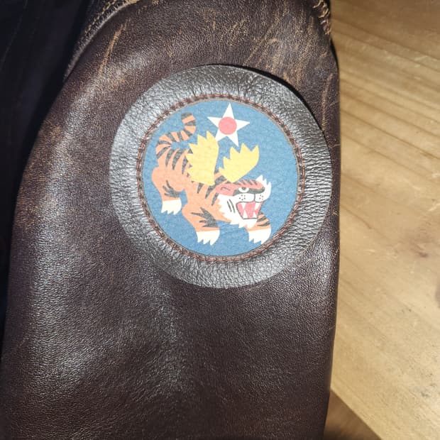 리얼맥코이 토이즈맥코이 버즈릭슨 스콰드론 A2자켓 호랑이패치 판매합니다