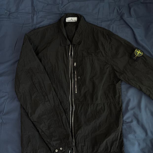 25ss 스톤아일랜드 나일론 메탈 포켓 투웨이 지퍼 에코닐 오버셔츠