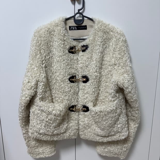 자라 셜링 카라비너 토글 양털 자켓 Faux Shearling Carab