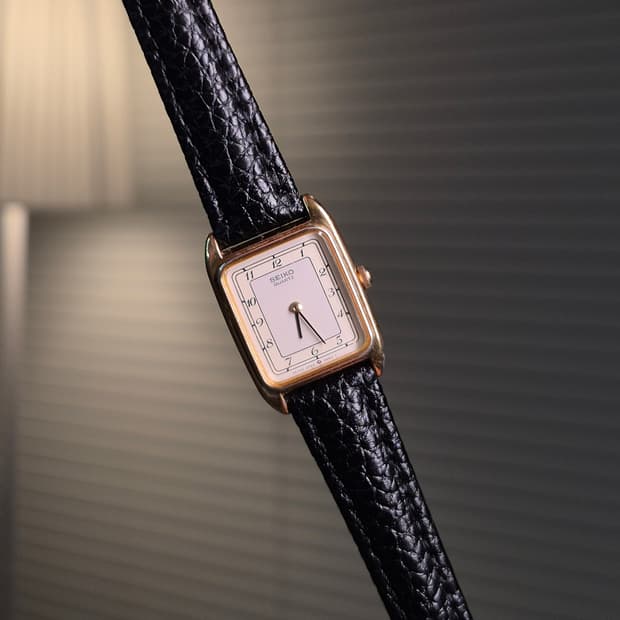 90's Vintage Seiko Gold TV Case Ladies