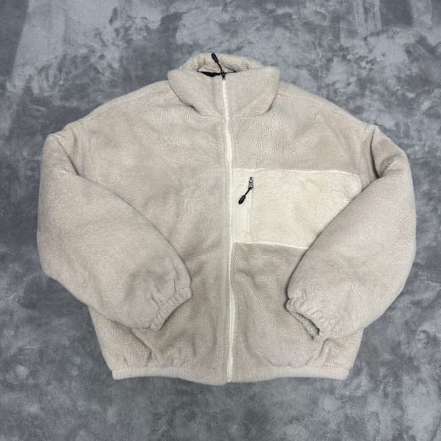 언아웃핏 아이보리 플리스 자켓