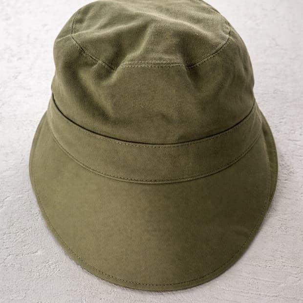 COS 카키색 코튼 캡 모자