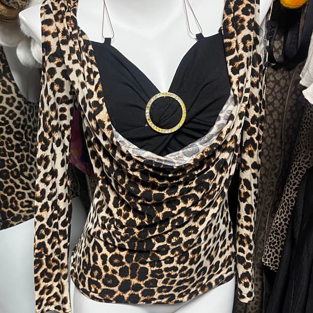 오네갸루 레오파드 드레이프 오프숄더 탑
