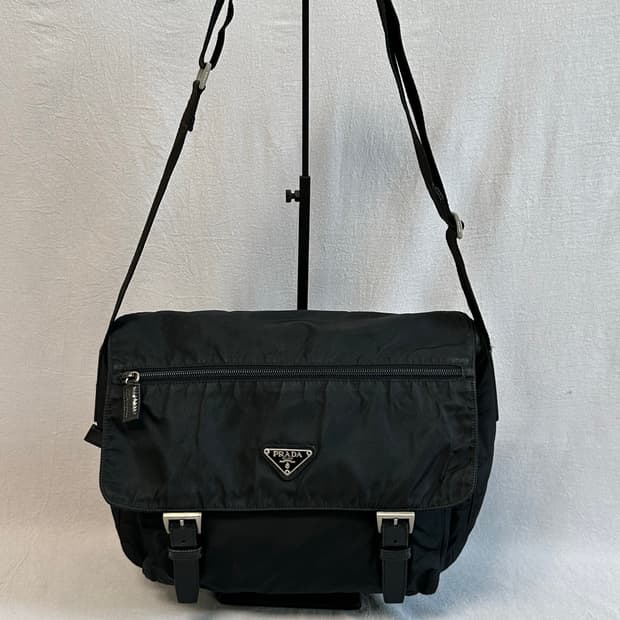프라다 원포켓 버클 메신저백 크로스백
