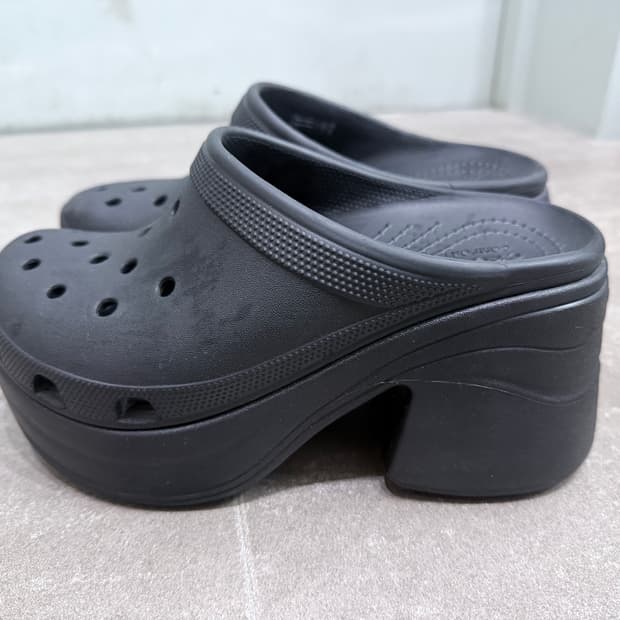 크록스 사이렌 클로그 블랙 6 (250)