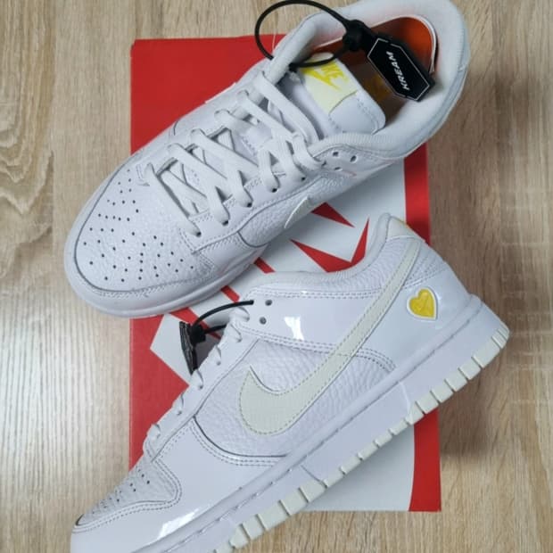 [240]나이키 덩크 로우 발렌타인데이 화이트 옵틱 옐로우
