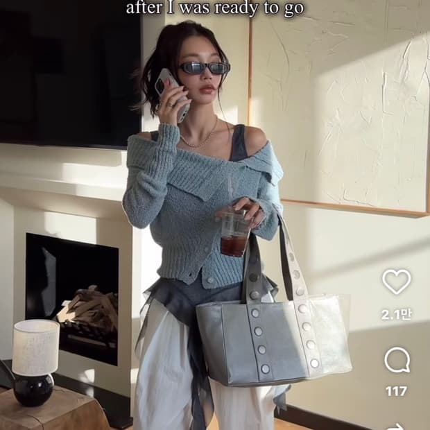 다이애그널 diagonal 오프숄더 가디건 블루 (설쁘 착용)