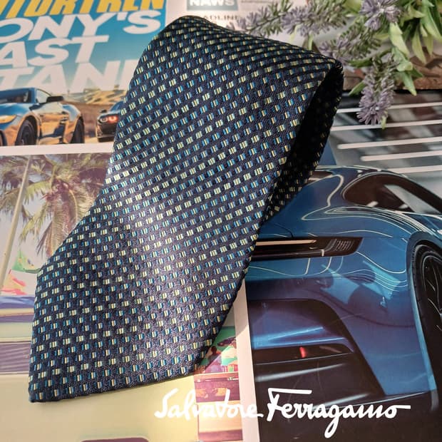 살바토레 페라가모 실크 네이비 넥타이 8.9cm A+~A등급 A18968