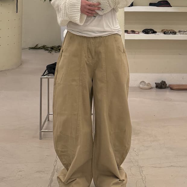 빈티지 커브드 베이지 코튼 팬츠 U642