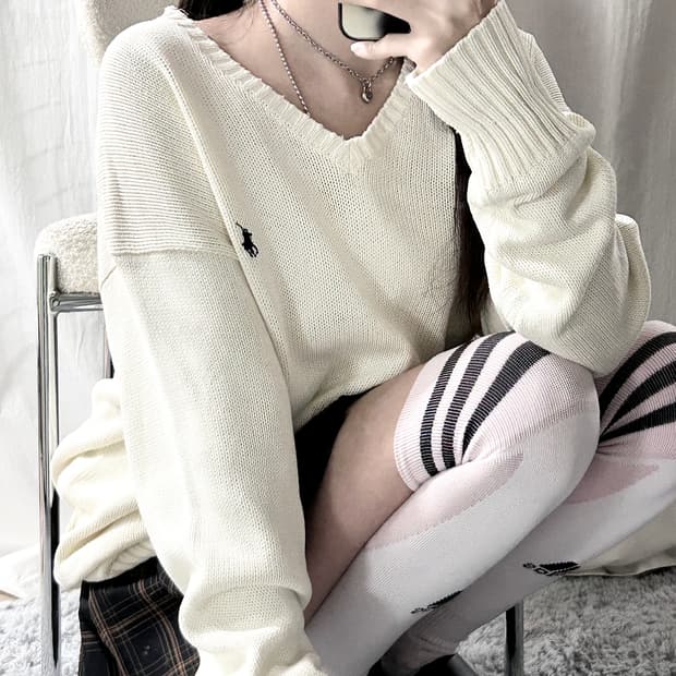 폴로 네이비포니 크림 브이넥 니트