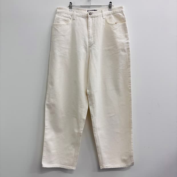 라브로스(LABROS) 데이지 자수 와이드 화이트 데님 팬츠