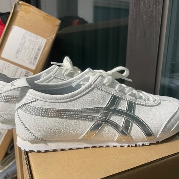 오니츠카타이거 멕시코66 화이트실버 운동화