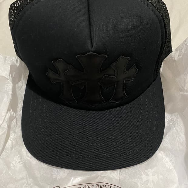 [FREE] 크롬하츠 세메테리 트리플 크로스 레더 패치 트러커 메쉬 캡