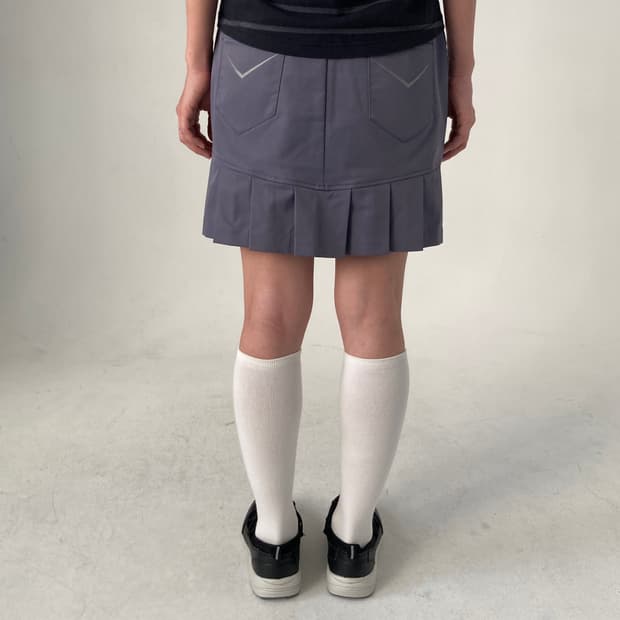 Back pleated skirt