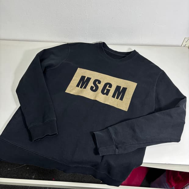 L MSGM 블랙 빅로고 맨투맨