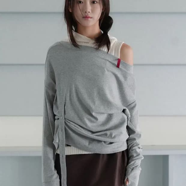 인앤양인하모니 오프숄더 브이넥 웜업 티 그레이