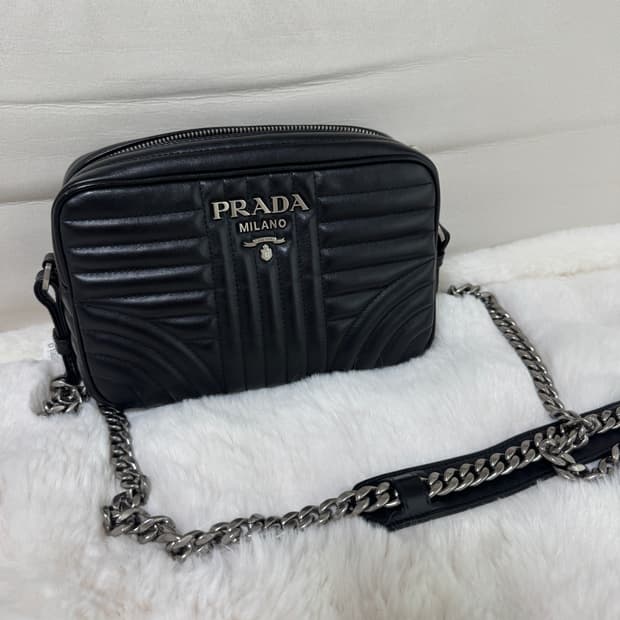 (정품) 프라다 다이어그램 퀼팅 체인 크로스백 블랙