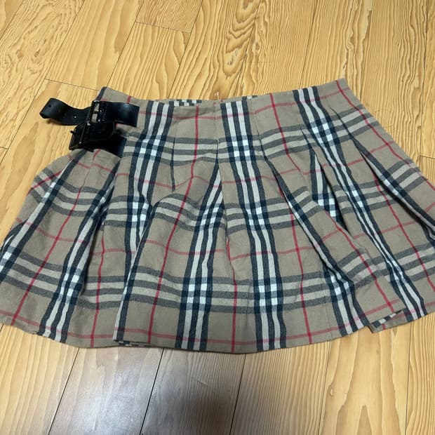 버버리 플리츠 버클 랩 스커트 