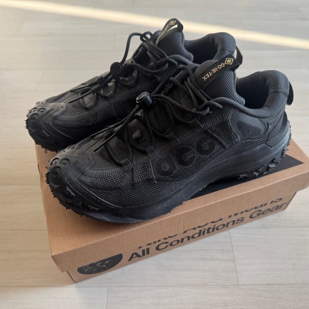 나이키 ACG 마운틴 플라이 2 로우 고어텍스 블랙 260사이즈