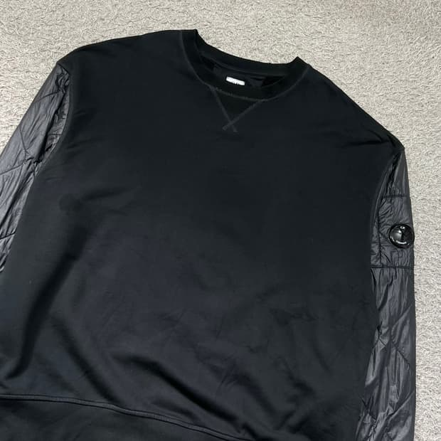 [105] Cp컴퍼니 맨투맨