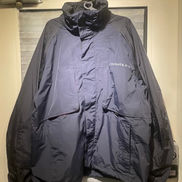 오클리 바람막이 네이비 색상 L