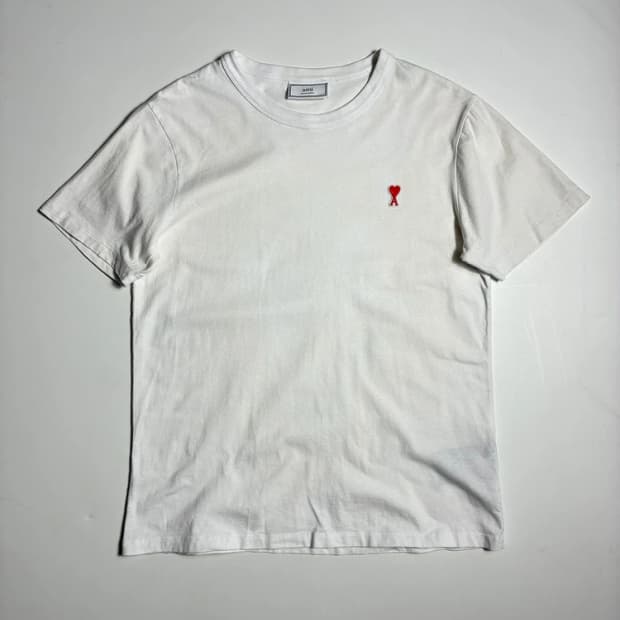 아미 AMI 스몰 하트 로고 화이트 반팔 티셔츠 R2546