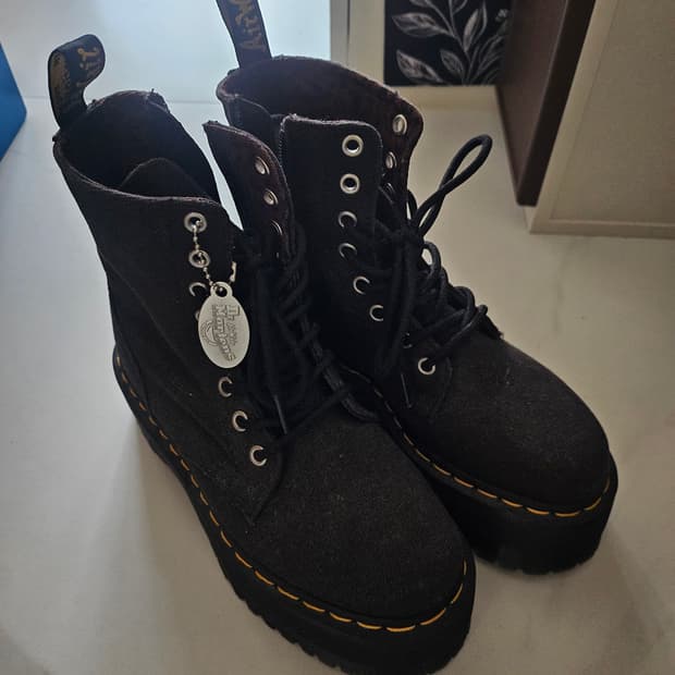 X-girl 닥터마틴 콜라보