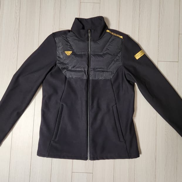 새상품급)다이나핏 매그넘 여성 TR 슈트 블랙 트레이닝 집업 저지s

오