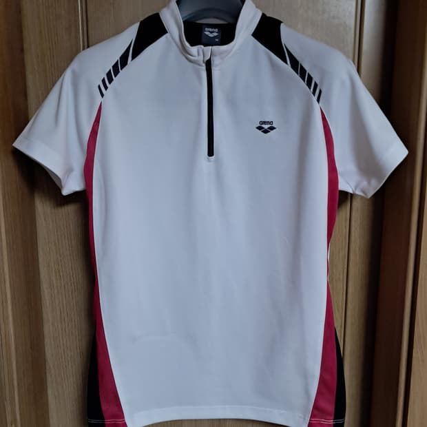 아레나 여성 반팔티 M  