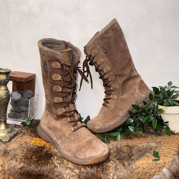 Thinsulate brown suede laceup boots