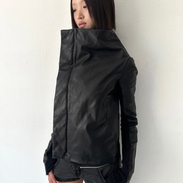 릭오웬스 2010FW 런웨이 스퀘어 하이넥 레더 자켓