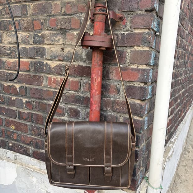 Gag 빈티지 브라운 레더 메신저백