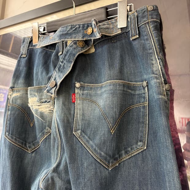 Levis 엔지니어드 진 신치백